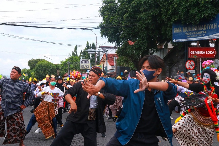 Flash Mob Beksan Wanara Meriahkan Karnaval Pelajar Kota Yogya